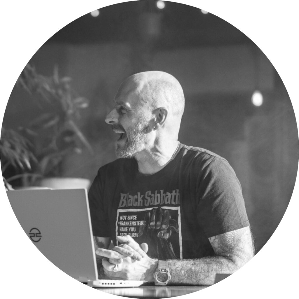 Headshot photo of Darren Clewes